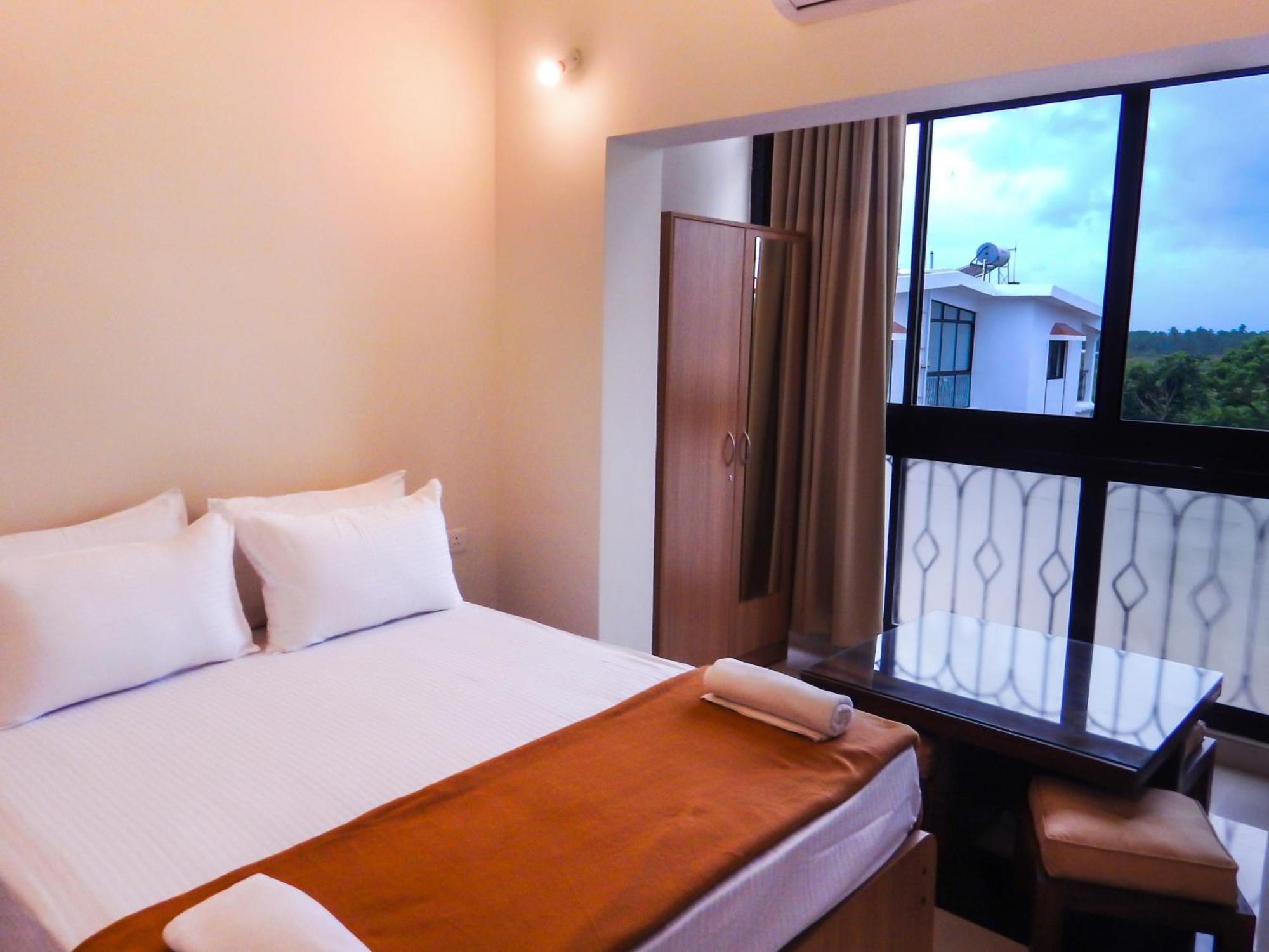 Monarch Palms Apartments, Candolim Goa 칸돌림 외부 사진